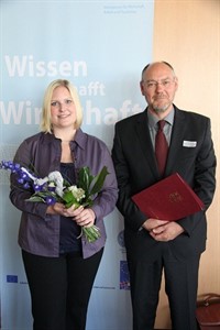 Annika Bostelmann und Franz-Josef Holznagel freuen sich über die Förderung ihres Projekts