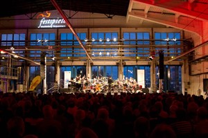 Absolut(e) Tango in der Straßenbahnwerkstatt Rostock Absolut(e) Tango in der Straßenbahnwerkstatt Rostock