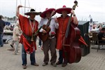 Gute Laune mit El Mariatschies beim Pappbootrennen 2011