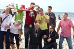 Sektdusche für die Sieger und den Präsidenten des Volleyballverbandes Holger Stenzel