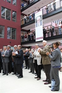 Konrad-Zuse-Haus der Uni Rostock: Viele Gäste verfolgten die Einweihung im großzügigen Atrium