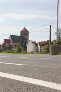 Die Neue Warnowstraße liegt zwischen Warnow und Östlicher Altstadt und verbindet den Mühlendamm mit der Vorpommernbrücke