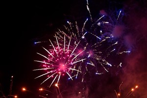 Der Rostocker Nachthimmel erstrahlte an diesem Abend in allen erdenklichen Farben Der Rostocker Nachthimmel erstrahlte an diesem Abend in allen erdenklichen Farben