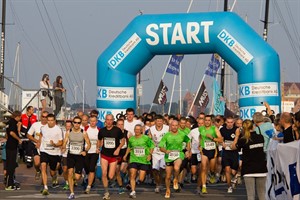 89 Teams, also 356 Läufer, starteten beim zweiten Rostocker Firmenlauf