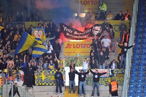 Hansa Rostock vs. Eintracht Braunschweig - Bengalisches Feuer im Gästeblock Hansa Rostock vs. Eintracht Braunschweig - Bengalisches Feuer im Gästeblock