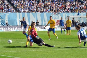 Marcel Schied schießt Hansa Rostock gegen den KSC in Führung