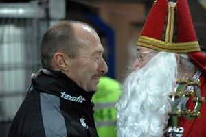 Der Nikolaus brachte Hansa-Trainer Wolfgang Wolf heute kein Glück