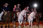 Die Familie López mit ihren Andalusiern bei der Feria 