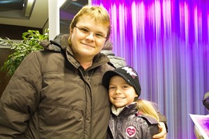 Pferdefan Josefine mit ihrer Mama bei der Royal Horse Gala Pferdefan Josefine mit ihrer Mama bei der Royal Horse Gala