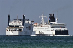 Fährverkehr im Rostocker Hafen