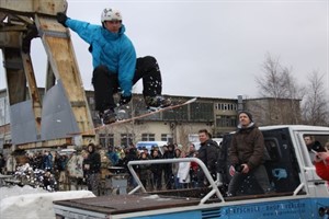 "Board Grap" über den Kicker mit einer 2,5m Gap "Board Grap" über den Kicker mit einer 2,5m Gap