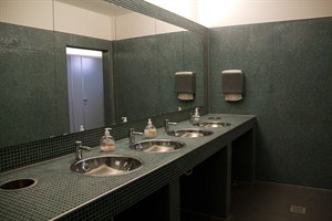 Frisch sanierte Damentoilette