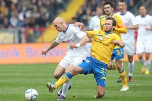 Freddy Borg (Hansa Rostock) im Duell mit Marc Pfitzner (Eintracht Braunschweig) Freddy Borg (Hansa Rostock) im Duell mit Marc Pfitzner (Eintracht Braunschweig)