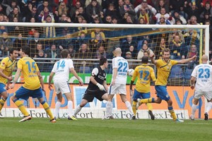 Der Strafstoß in der 79. Minute besiegelt den Sieg von Eintracht Braunschweig gegen Hansa Rostock Der Strafstoß in der 79. Minute besiegelt den Sieg von Eintracht Braunschweig gegen Hansa Rostock