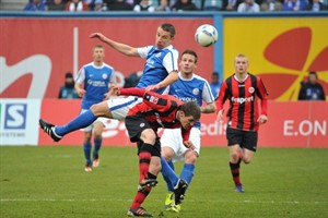 Marek Mintal im Kopfball-Duell Marek Mintal im Kopfball-Duell