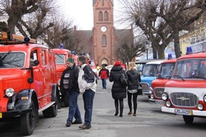 Auf dem Mühlenstraßenfest zeigt die Feuerwehr ihre Oldtimer Auf dem Mühlenstraßenfest zeigt die Feuerwehr ihre Oldtimer