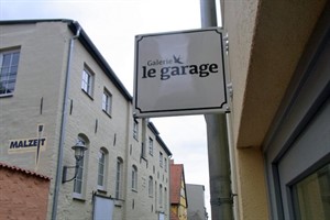 Am Ostersamstag öffnet in der Pferdestraße in der Östlichen Altstadt die neue Galerie le Garage ihre gläsernen Flügel Am Ostersamstag öffnet in der Pferdestraße in der Östlichen Altstadt die neue Galerie le Garage ihre gläsernen Flügel