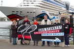 Kreuzschifffahrt in Warnemünde: Protest auf der Port Party