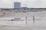 Imposante Kleckerburg am Strand von Warnemünde