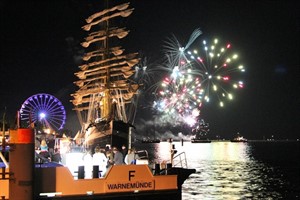 Feuerwerk der 22. Hanse Sail 2012 in Warnemünde