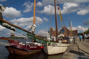 Die "Hoffnung" und die "Christian Müther" gehören zu den ersten Schiffen, die zur Hanse Sail 2012 gekommen sind.