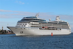Beim letzten Dreifachanlauf der Saison im Kreuzfahrthafen Rostock-Warnemünde ist auch die Nautica zu Gast