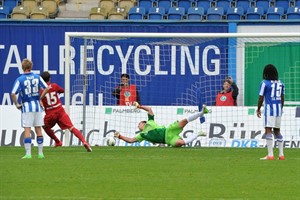 Hansa Rostock - Wehen Wiesbaden: 0:1 nach Foulelfmeter Hansa Rostock - Wehen Wiesbaden: 0:1 nach Foulelfmeter