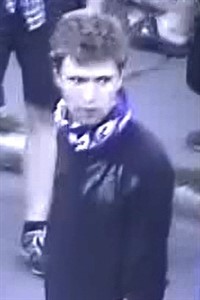 Nach den Ausschreitungen im Anschluss an das Fußballspiel zwischen Hansa Rostock und Kaiserslautern fahndet die Polizei nach zwei Verdächtigen Nach den Ausschreitungen im Anschluss an das Fußballspiel zwischen Hansa Rostock und Kaiserslautern fahndet die Polizei nach zwei Verdächtigen