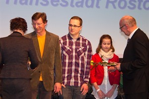 Sportakrobaten Hermann Krieg und Marie Herbrich mit ihrem Trainer Holger Genkel vom SV Warnemünde haben 2012 am Jugendmeeting in Puerto Rico teilgenommen Sportakrobaten Hermann Krieg und Marie Herbrich mit ihrem Trainer Holger Genkel vom SV Warnemünde haben 2012 am Jugendmeeting in Puerto Rico teilgenommen