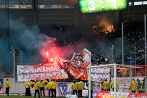 Hallescher FC - Hansa Rostock: Pyrotechnik im Gästeblock