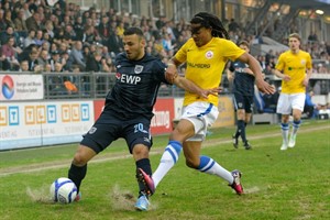 Ronny Marcos (Hansa Rostock) im Zweikampf mit Süleyman Koc (SV Babelsberg 03)