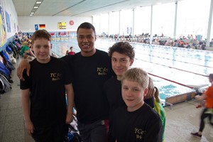 Marc Strauch, Jan Malkowski, Elias Mohammedi und Marcel Nebe vom TC fez Berlin in der Rostocker Neptunschwimmhalle