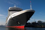 Die Queen Elizabeth legt zum ersten Mal am Kreuzfahrtterminal in Warnemünde an
