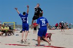 Hoch hinaus mit Trick beim Beachhandball