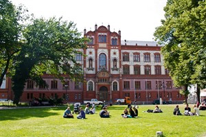 Auch nett anzusehen: das Hauptgebäude der Universität