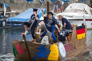 Waschzuberrennen in Warnemünde (Foto:Archiv 2012)