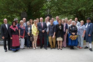 Familientreffen der Jantzens mit Mitgliedern des Warnemünder Vereins, dem Rostocker Oberbürgermeister und der Bürgerschaftspräsidentin