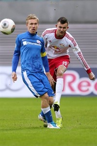 Leonhard Haas (Hansa Rostock) im Duell mit Denis Thomalla (RB Leipzig) Leonhard Haas (Hansa Rostock) im Duell mit Denis Thomalla (RB Leipzig)