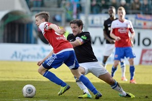 Hansa-Kapitän Sebastian Pelzer im Zweikampf mit Lucas Hufnagel (SpVgg Unterhaching) Hansa-Kapitän Sebastian Pelzer im Zweikampf mit Lucas Hufnagel (SpVgg Unterhaching)
