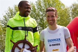 Peter Fane Tsothleho und Andreas Raelert bei der Siegerehrung Peter Fane Tsothleho und Andreas Raelert bei der Siegerehrung