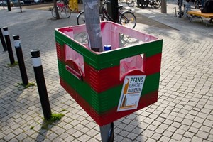 Pfandsammelkiste am Taxistand am Brink Pfandsammelkiste am Taxistand am Brink