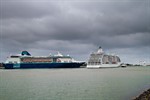 Ein neues und ein unerwartetes Kreuzfahrtschiff in Warnemünde