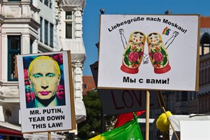 Protest gegen das russische Gesetz zum Verbot homosexueller Propaganda Protest gegen das russische Gesetz zum Verbot homosexueller Propaganda