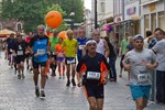 An den großen Ballons waren die Schrittmacher zu erkennen, an denen sich die Läufer mit einem bestimmten Zeitziel orientieren konnten.