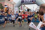 Der sportliche Nachwuchs startet zum Schülerlauf.