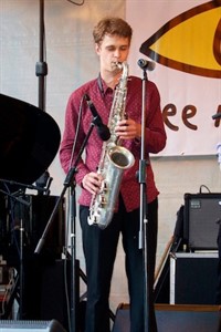 Philipp Rücker am Saxophon Philipp Rücker am Saxophon