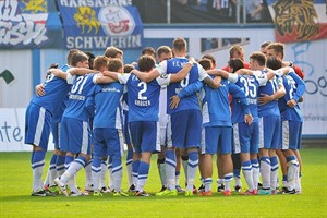 Heimfluch besiegt: Hansa Rostock gewinnt gegen Arminia Bielefeld Heimfluch besiegt: Hansa Rostock gewinnt gegen Arminia Bielefeld