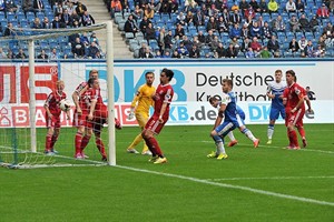 Marcel Ziemer (Hansa Rostock) gleicht gegen die SpVgg Unterhaching zum 1:1 aus