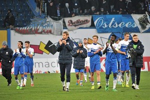 Nach einer enttäuschenden Hinrunde steht Hansa Rostock erstmals in der Vereinsgeschichte auf einem Abstiegsplatz der 3. Liga Nach einer enttäuschenden Hinrunde steht Hansa Rostock erstmals in der Vereinsgeschichte auf einem Abstiegsplatz der 3. Liga