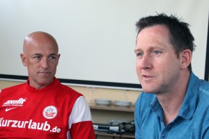 Trainer Karsten Baumann und Sportchef Uwe Klein vor dem Spiel Hansa Rostock - Werder Bremen II